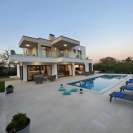 Istria-villa Frani-large Pool-parking Villa