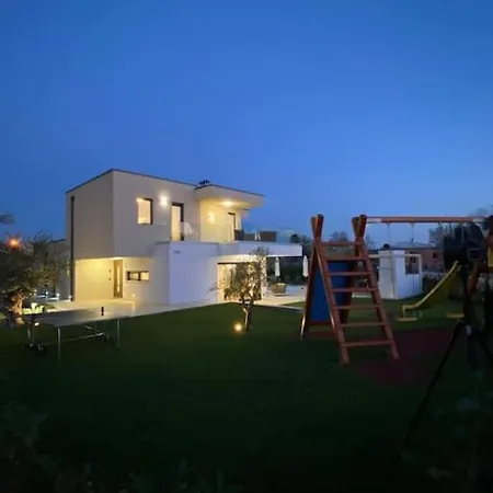 Istria-villa Frani-large Pool-parking Jehnici